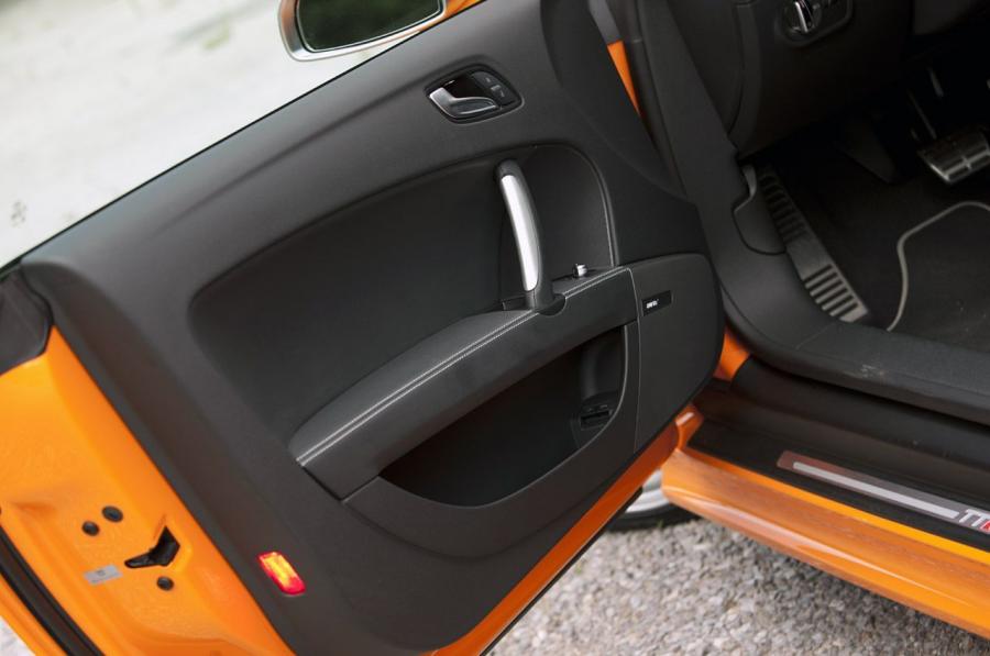 Интерьер Audi TTS Coupe (8J) 2010 года  (NA) (фото 4 из 30)
